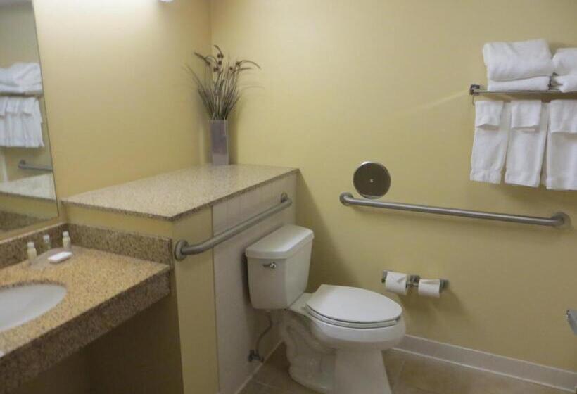 בית מלון כפרי Canad Inns Destination Center Grand Forks