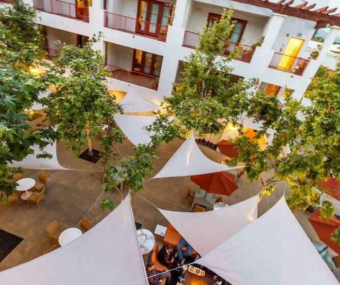 فندق Casa 425 + Lounge, A Four Sisters Inn