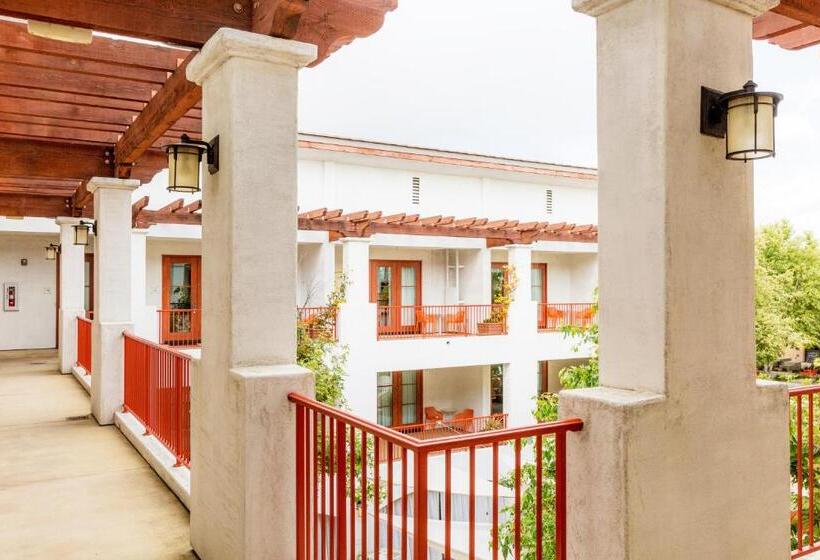 فندق Casa 425 + Lounge, A Four Sisters Inn