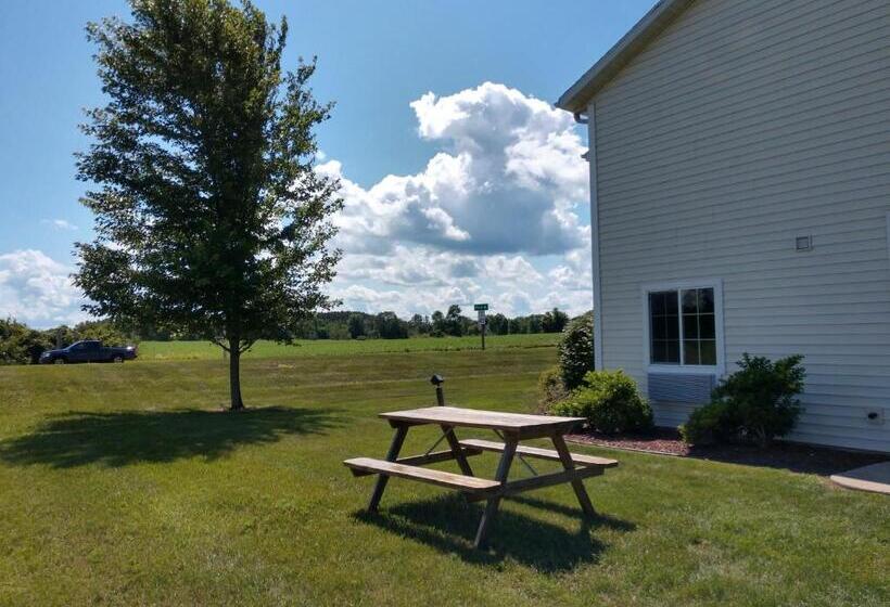 فندق Cobblestone Inn & Suites  Clintonville