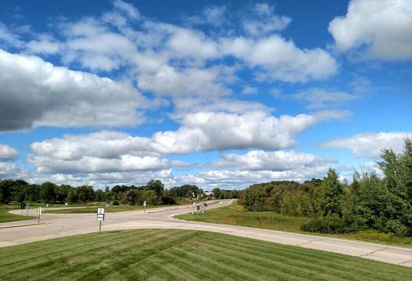 فندق Cobblestone Inn & Suites  Clintonville