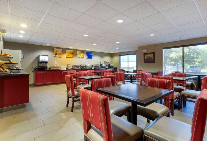 בית מלון כפרי Comfort Inn & Suites Cambridge