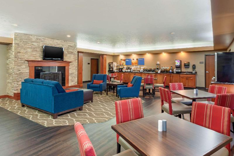 فندق Comfort Inn & Suites Mitchell I 90