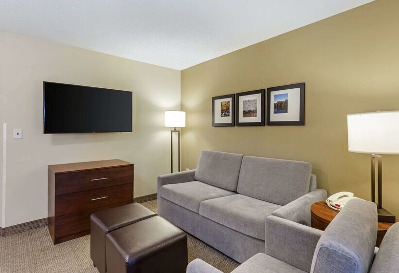 Отель Comfort Inn & Suites