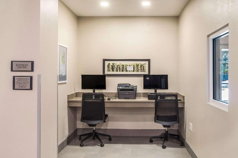 فندق Comfort Inn & Suites