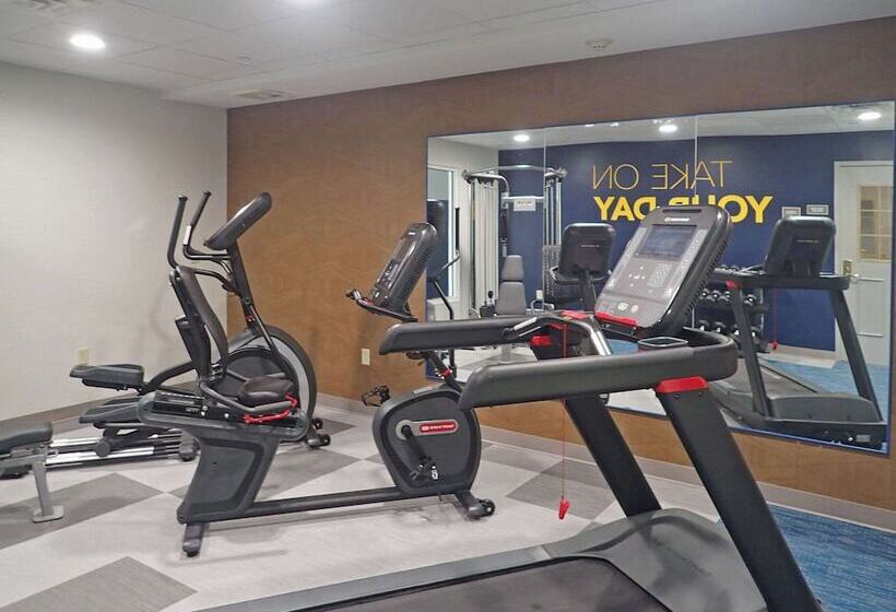 酒店 Comfort Inn & Suites Hampton Near Coliseum