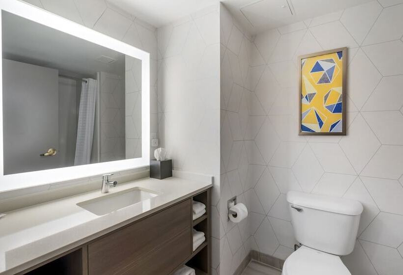 酒店 Comfort Inn & Suites Hampton Near Coliseum