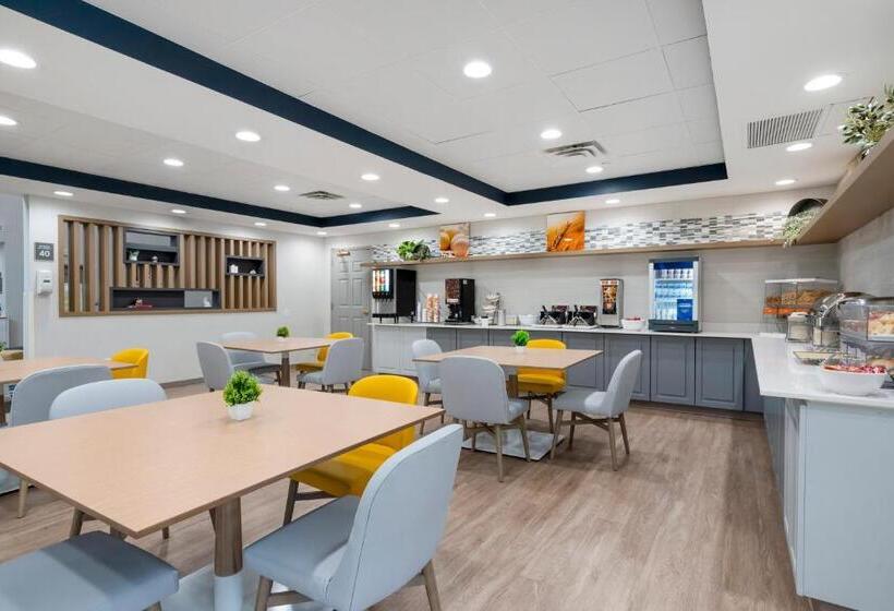 酒店 Comfort Inn & Suites Hampton Near Coliseum