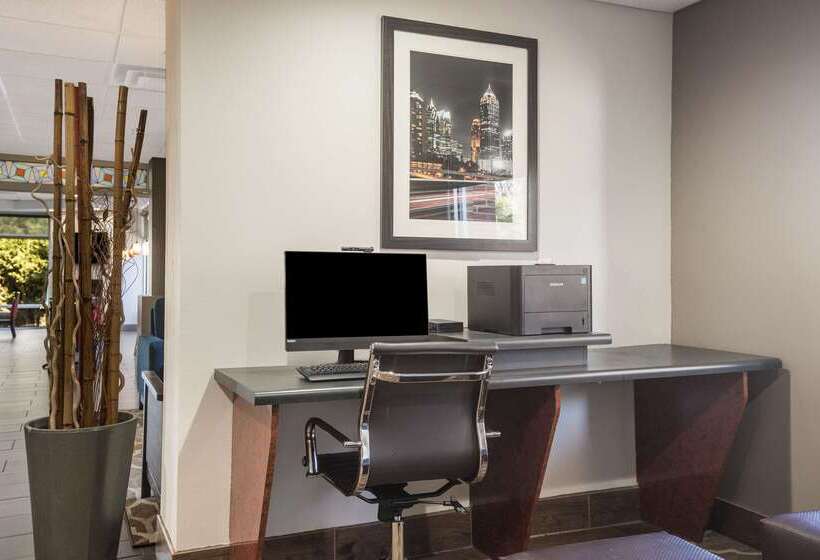 호텔 Comfort Suites Forsyth Near I75
