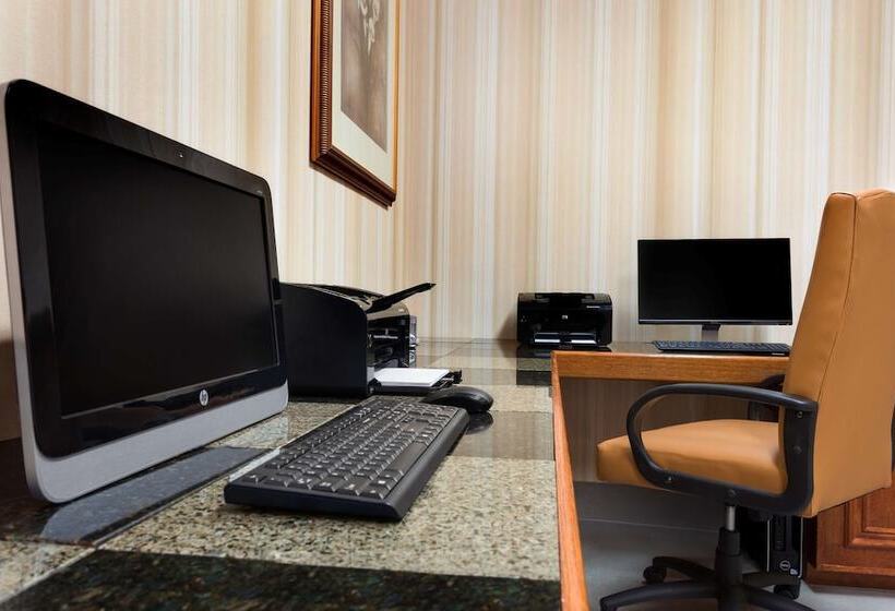 فندق Country Inn & Suites By Radisson, Columbia, Mo