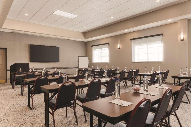 هتل Country Inn & Suites By Radisson, Grand Rapids East, Mi
