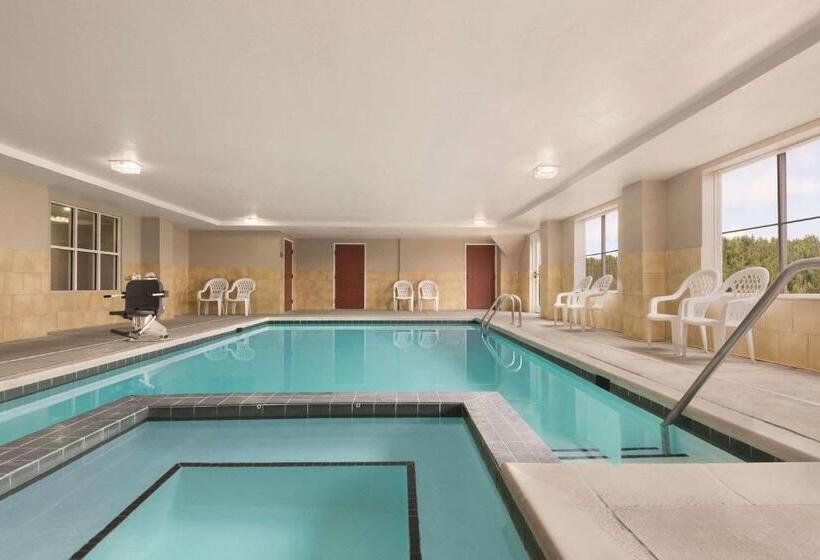 בית מלון כפרי Country Inn & Suites By Radisson, Wytheville, Va