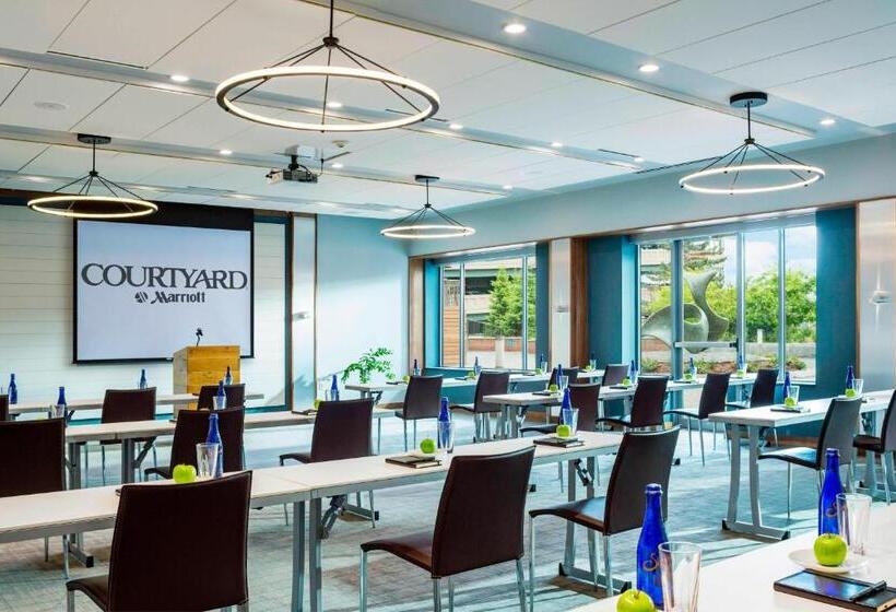 فندق Courtyard Burlington Harbor