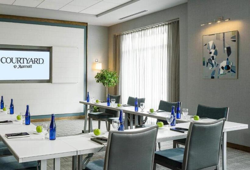 فندق Courtyard Burlington Harbor