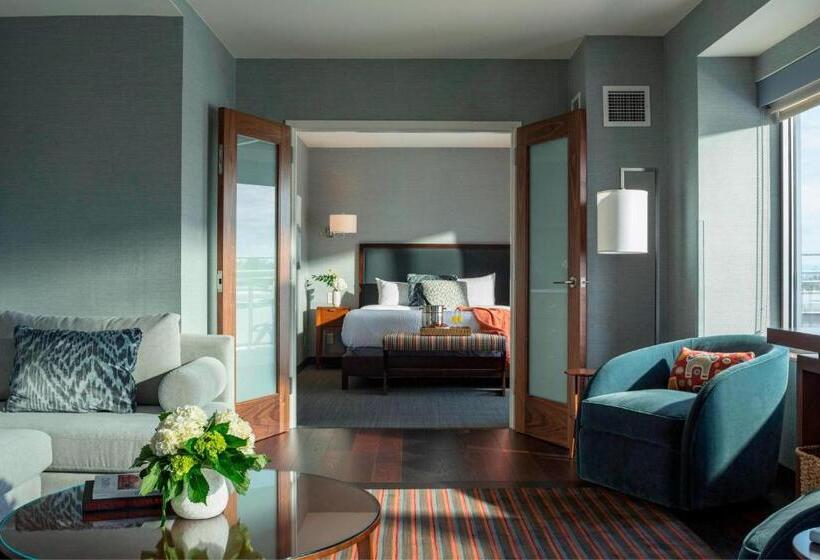 فندق Courtyard Burlington Harbor