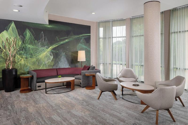 هتل Courtyard By Marriott Anniston Oxford