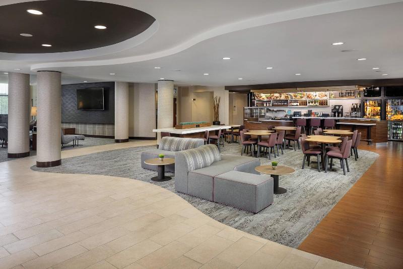 هتل Courtyard By Marriott Anniston Oxford
