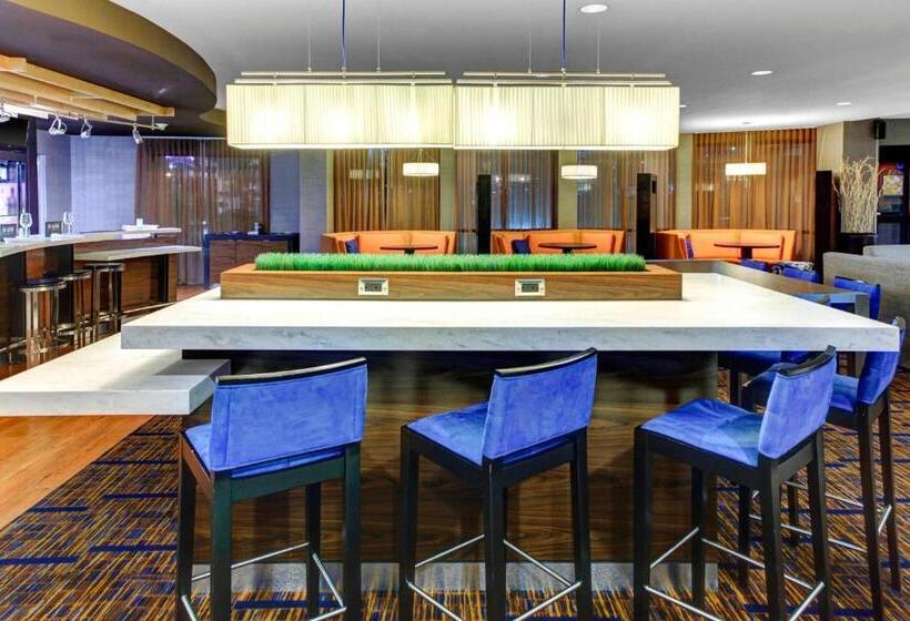 هتل Courtyard By Marriott Anniston Oxford