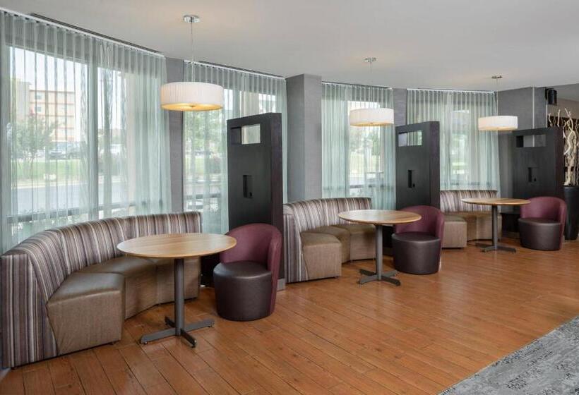 هتل Courtyard By Marriott Anniston Oxford