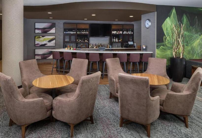 هتل Courtyard By Marriott Anniston Oxford