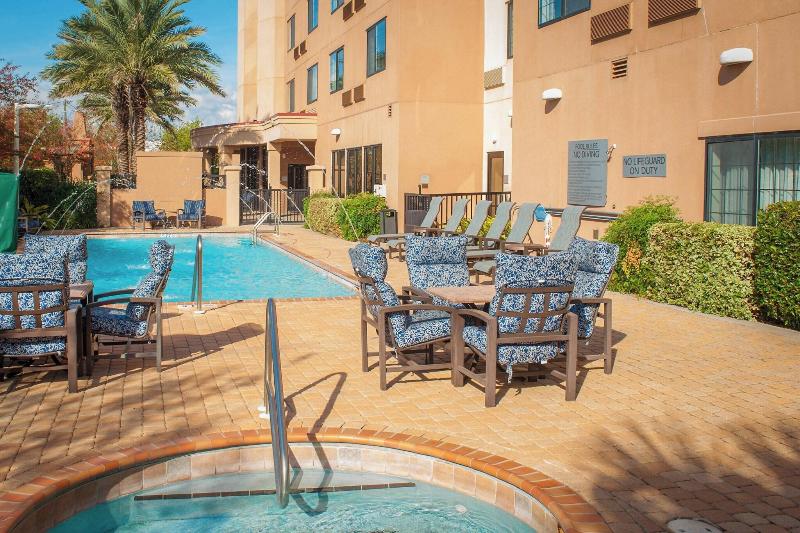 בית מלון כפרי Courtyard By Marriott Pensacola Downtown