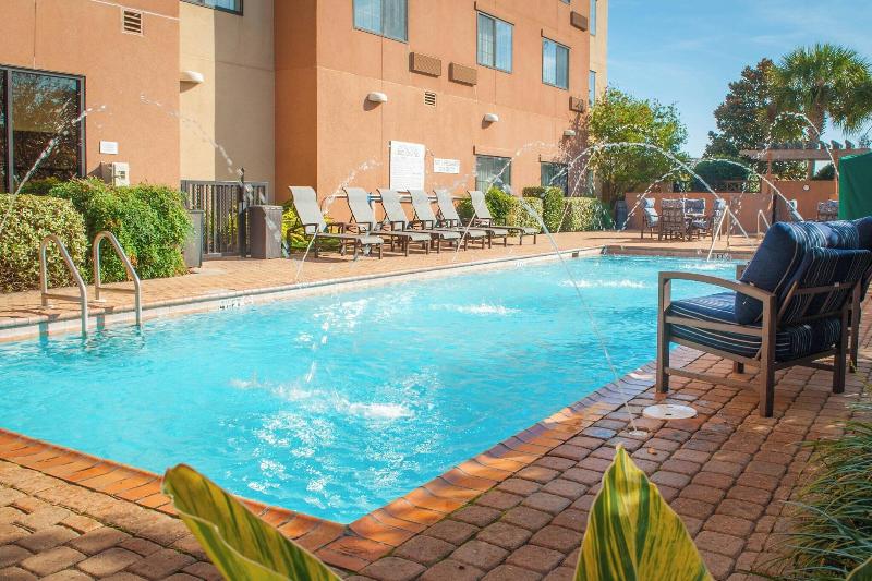 בית מלון כפרי Courtyard By Marriott Pensacola Downtown