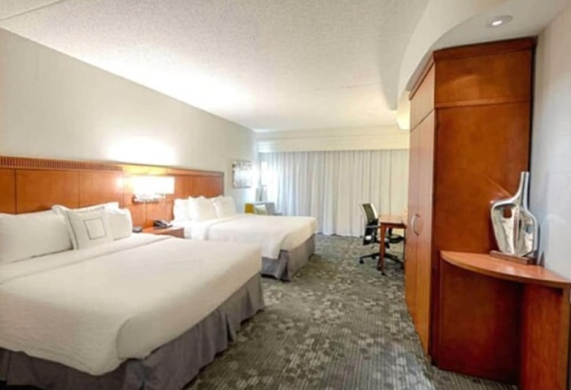 فندق Courtyard By Marriott Salisbury