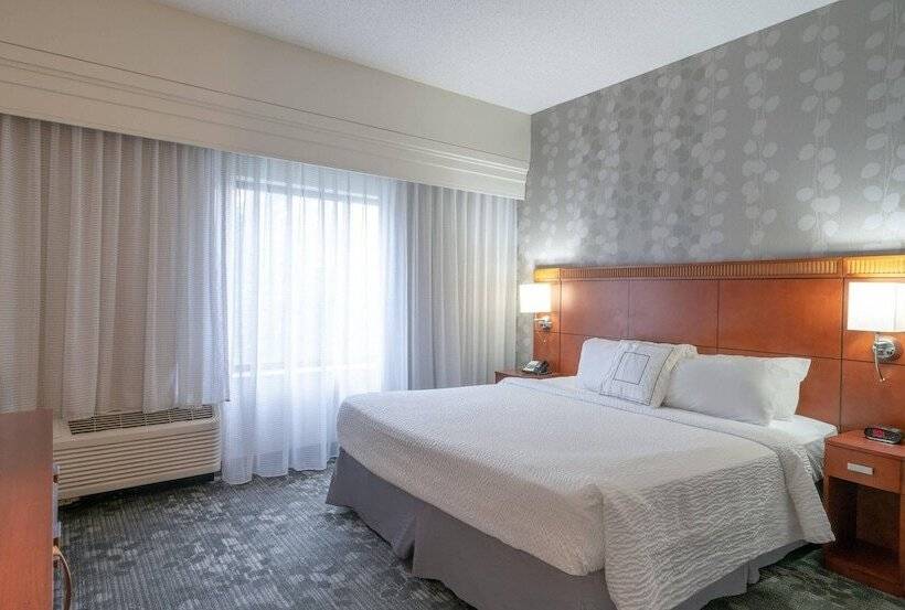 فندق Courtyard By Marriott Salisbury