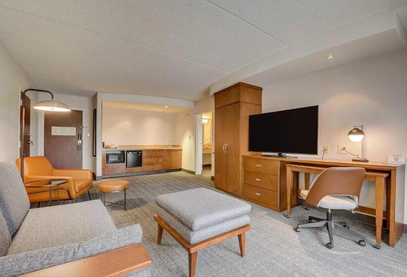 Отель Courtyard Cincinnati North At Union Centre