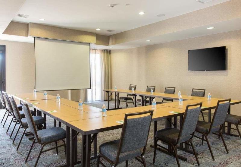 هتل Courtyard Des Moines Ankeny