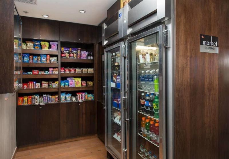 هتل Courtyard Des Moines Ankeny