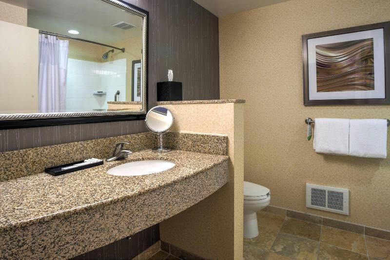 בית מלון כפרי Courtyard By Marriott Hadley Amherst