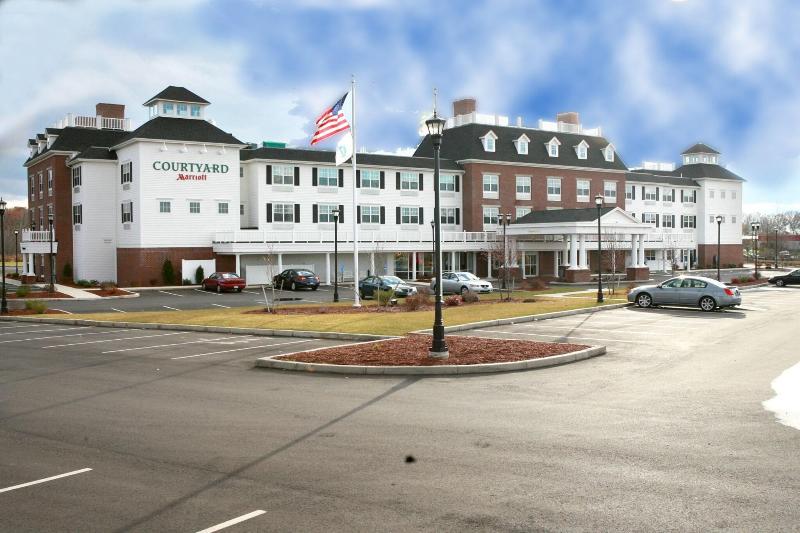 בית מלון כפרי Courtyard By Marriott Hadley Amherst
