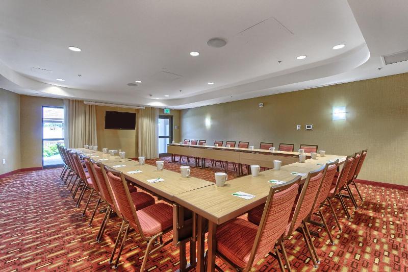 Отель Courtyard By Marriott Harrisburg West/mechanicsburg