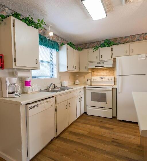 فندق Crown Resorts At Lake Tansi West