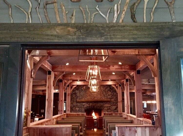 فندق Dancing Bear Lodge