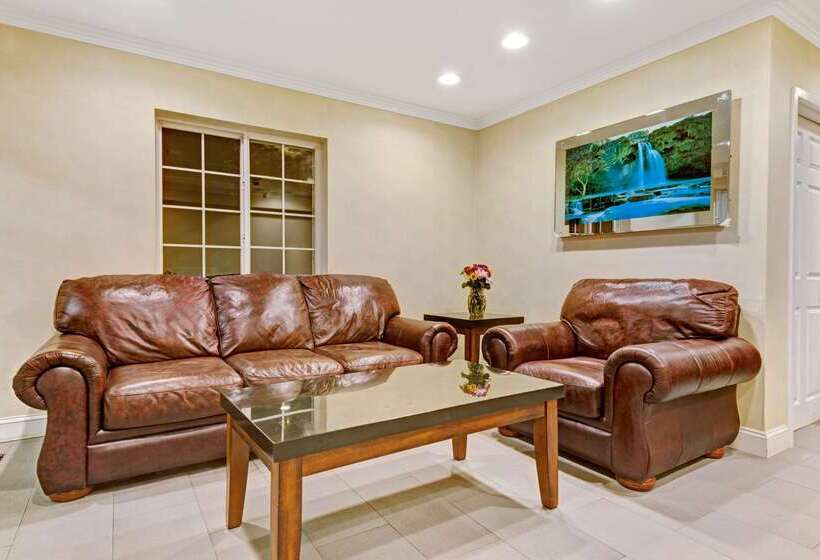 فندق Econo Lodge Bethel   Danbury