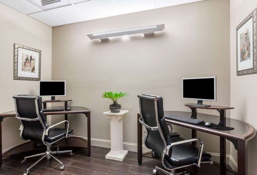 فندق Days Inn & Suites By Wyndham Lakeland