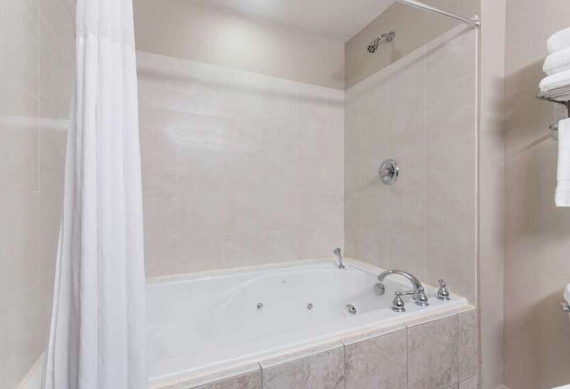 فندق Days Inn & Suites By Wyndham Lakeland