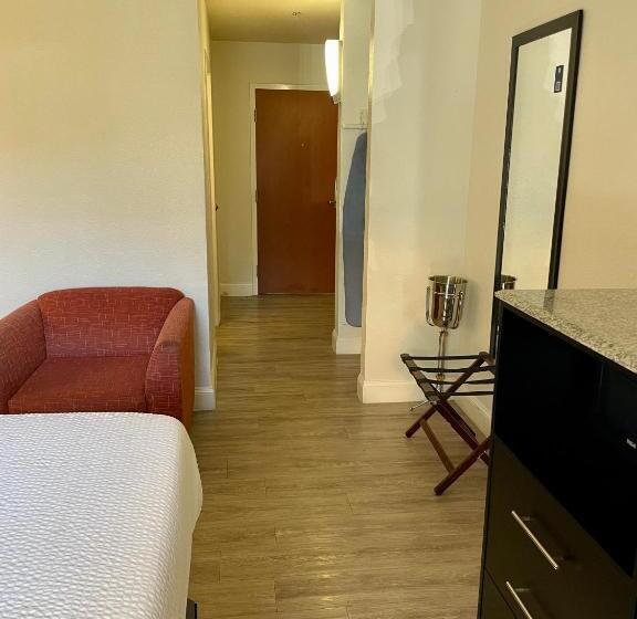 فندق Days Inn & Suites By Wyndham Lakeland