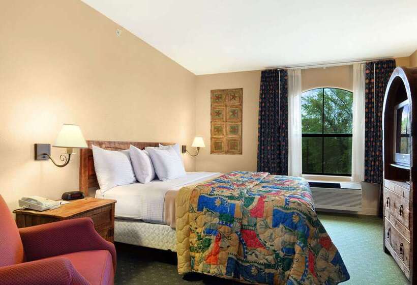 Отель Days Inn & Suites By Wyndham Llano