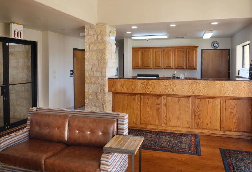 Отель Days Inn & Suites By Wyndham Llano