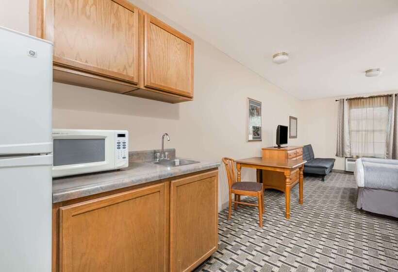 فندق Days Inn & Suites By Wyndham Sellersburg