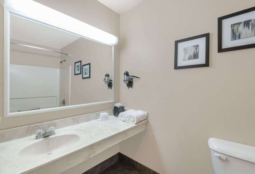 فندق Days Inn & Suites By Wyndham Sellersburg