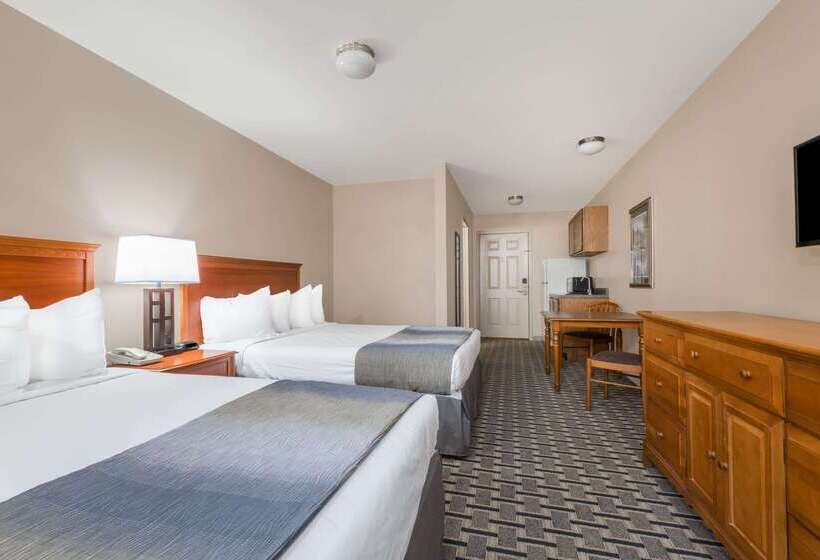 בית מלון כפרי Days Inn & Suites By Wyndham Sellersburg