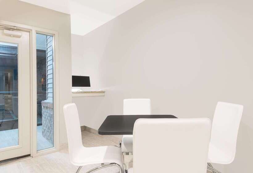 فندق Days Inn & Suites By Wyndham Sellersburg