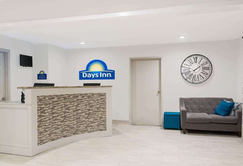 فندق Days Inn & Suites By Wyndham Sellersburg