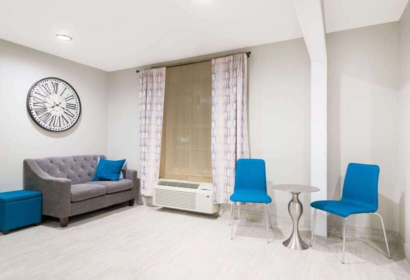 فندق Days Inn & Suites By Wyndham Sellersburg