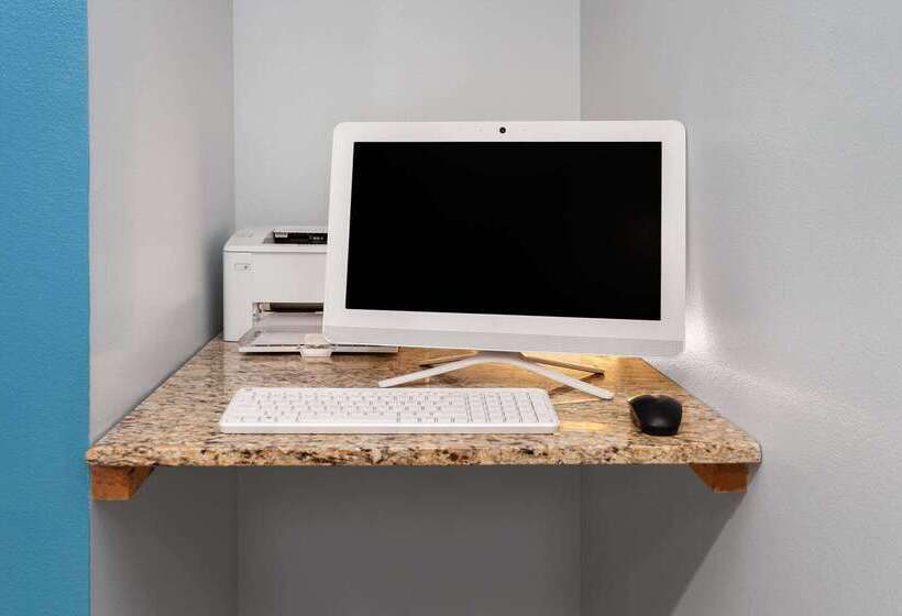 فندق Days Inn & Suites By Wyndham Sellersburg