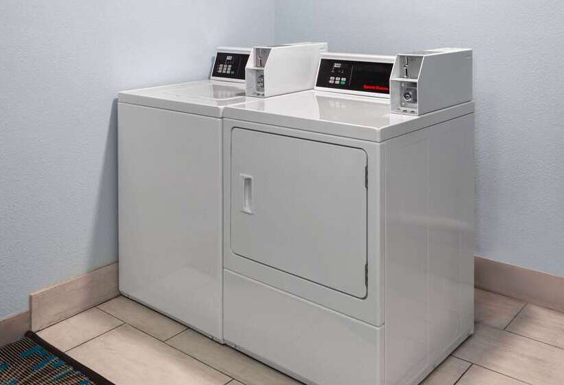 فندق Days Inn & Suites By Wyndham Sellersburg